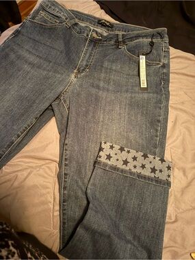 CHARLIE B Women's Dark Blue Straight-Leg Jeans with Star Cuff